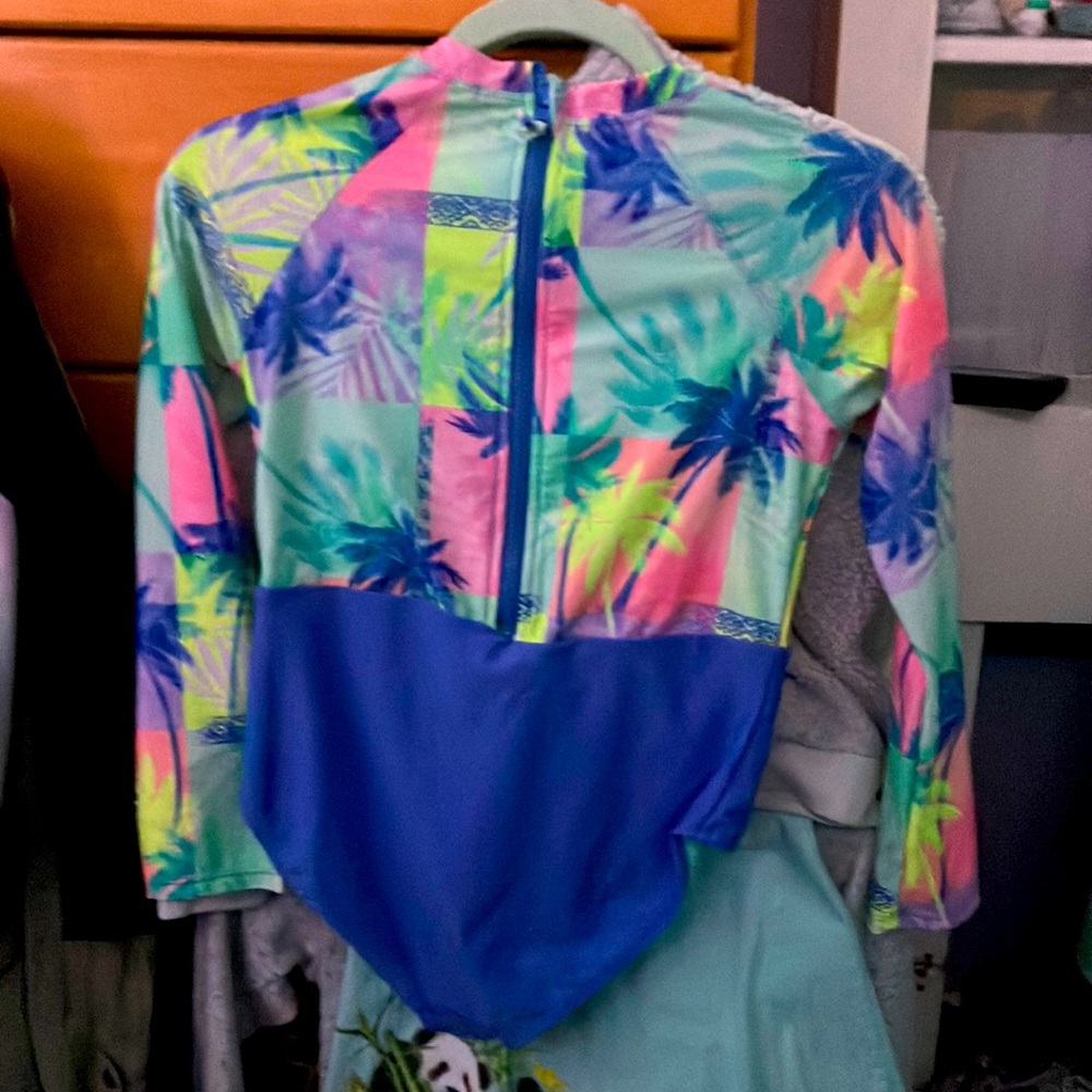 Many different brands and sizes but barely been worn in and in great condition